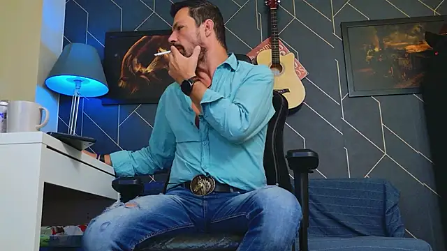 Snapshot of ChrisKox chatting on 09.18.25 ChrisKox online show from 09.18.25