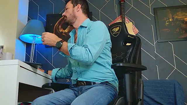 Snapshot of ChrisKox chatting on 09.20.25 ChrisKox online show from 09.20.25