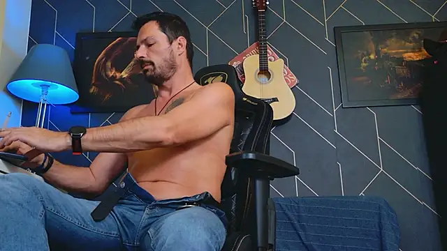 Snapshot of ChrisKox chatting on 09.20.25 ChrisKox online show from 09.20.25