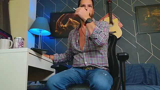 Snapshot of ChrisKox chatting on 09.29.25 ChrisKox online show from 09.29.25