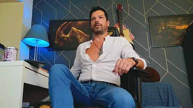 Snapshot of ChrisKox chatting on 10.06.25 ChrisKox online show from 10.06.25