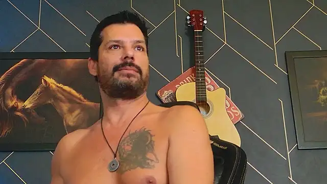 Snapshot of ChrisKox chatting on 10.08.25 ChrisKox online show from 10.08.25