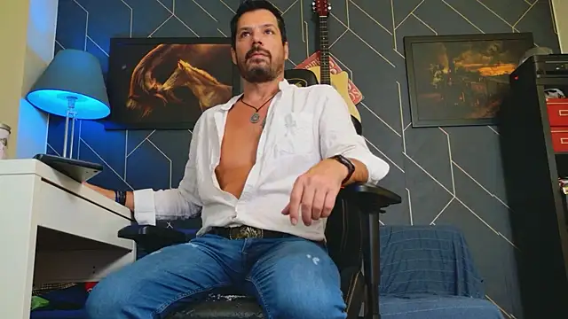 Snapshot of ChrisKox chatting on 10.09.25 ChrisKox online show from 10.09.25