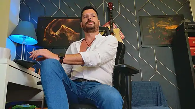 Snapshot of ChrisKox chatting on 10.12.25 ChrisKox online show from 10.12.25