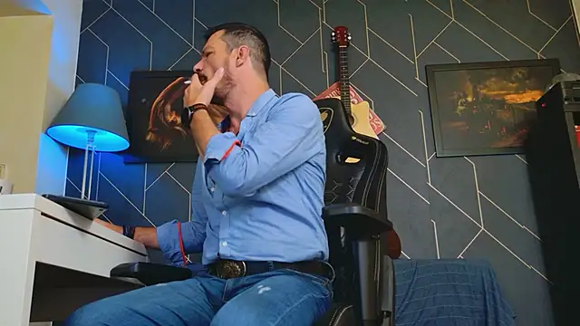 Snapshot of ChrisKox chatting on 10.13.25 ChrisKox online show from 10.13.25