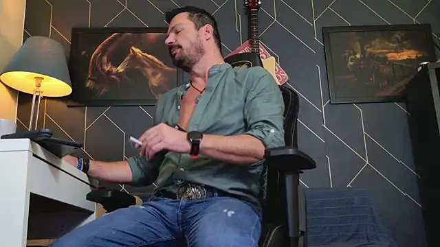 Snapshot of ChrisKox chatting on 10.30.25 ChrisKox online show from 10.30.25