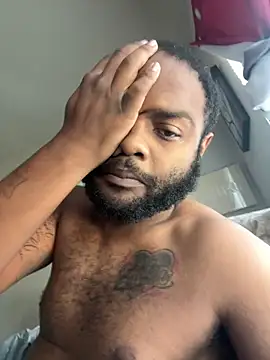 Snapshot of BigHunchoDick chatting on 10.07.25 BigHunchoDick online show from 10.07.25