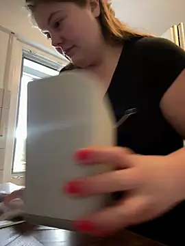 Snapshot of BootyLola chatting on 12.08.24 BootyLola online show from 12.08.24