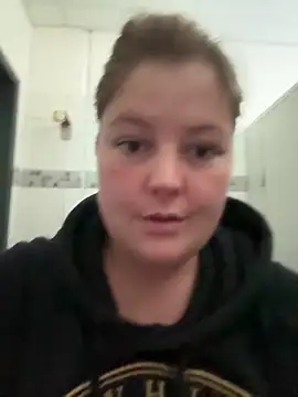 Snapshot of BootyLola chatting on 09.19.25 BootyLola online show from 09.19.25