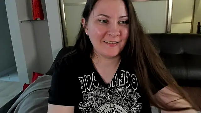 Snapshot of MarySwon chatting on 03.18.25 MarySwon online show from 03.18.25