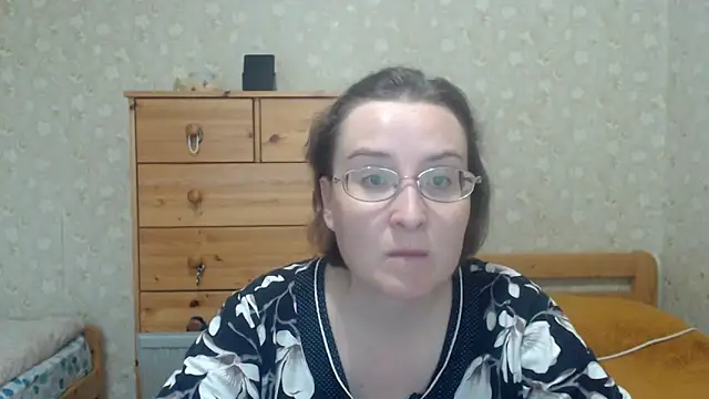 Snapshot of Smart_Rose chatting on 09.16.25 Smart Rose online show from 09.16.25