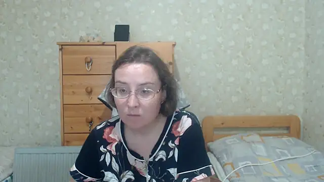 Snapshot of Smart_Rose chatting on 09.19.25 Smart Rose online show from 09.19.25