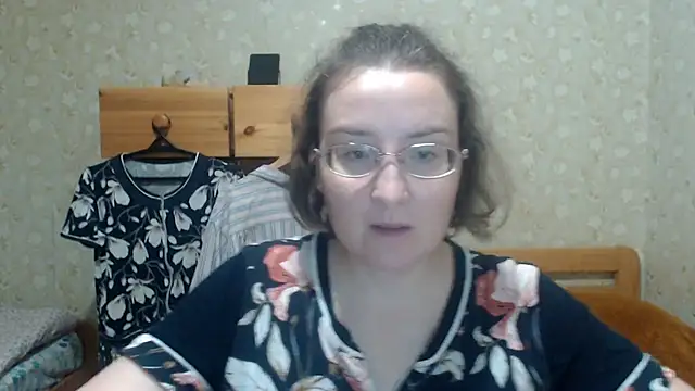 Snapshot of Smart_Rose chatting on 10.12.25 Smart Rose online show from 10.12.25