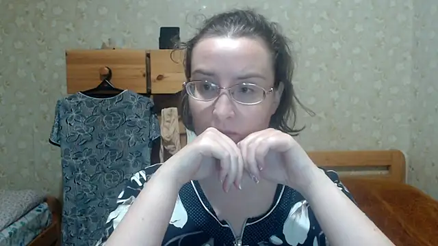 Snapshot of Smart_Rose chatting on 10.13.25 Smart Rose online show from 10.13.25