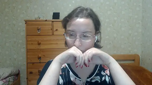 Snapshot of Smart_Rose chatting on 10.29.25 Smart Rose online show from 10.29.25