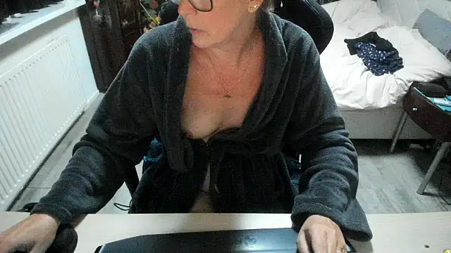 minoesje37 online show from 09.23.25