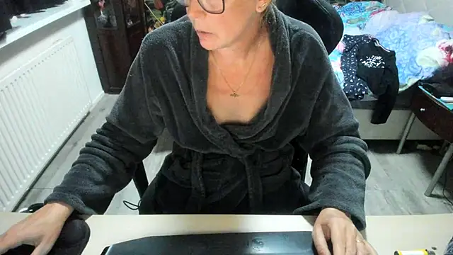 minoesje37 online show from 09.29.25