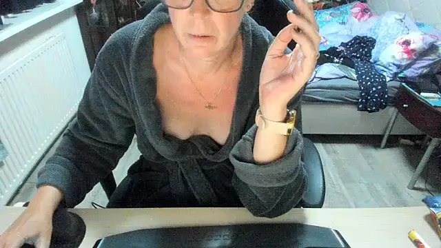 minoesje37 online show from 09.30.25