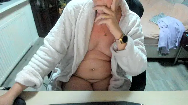 minoesje37 online show from 10.15.25