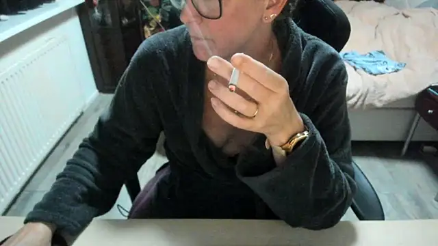 minoesje37 online show from 10.30.25