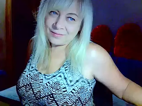 Snapshot of AgoniA7 chatting on 10.21.25 AgoniA7 online show from 10.21.25