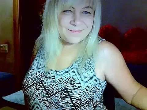 Snapshot of AgoniA7 chatting on 10.27.25 AgoniA7 online show from 10.27.25