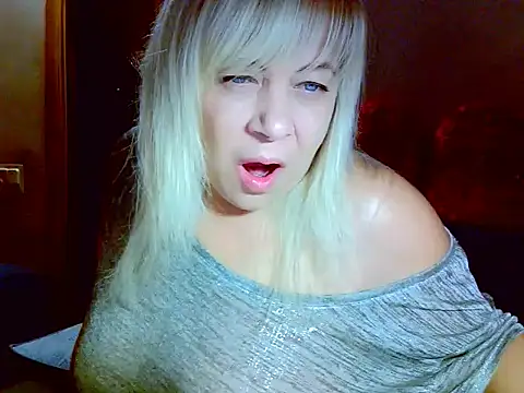 Snapshot of AgoniA7 chatting on 11.02.25 AgoniA7 online show from 11.02.25