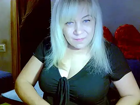 Snapshot of AgoniA7 chatting on 11.08.25 AgoniA7 online show from 11.08.25