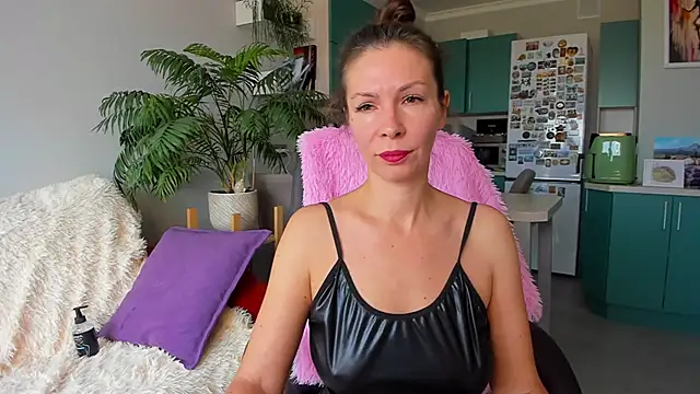 ChristinaGlory online show from 10.20.25