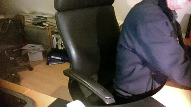 Snapshot of outlaw200 chatting on 12.05.24 outlaw200 online show from 12.05.24