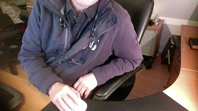 Snapshot of outlaw200 chatting on 12.13.24 outlaw200 online show from 12.13.24