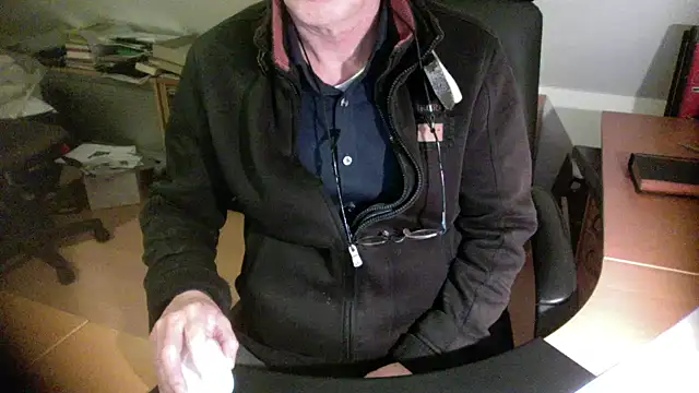 Snapshot of outlaw200 chatting on 12.19.24 outlaw200 online show from 12.19.24