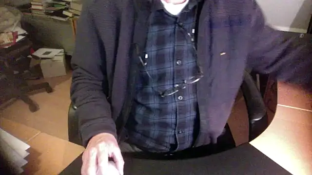 Snapshot of outlaw200 chatting on 12.22.24 outlaw200 online show from 12.22.24