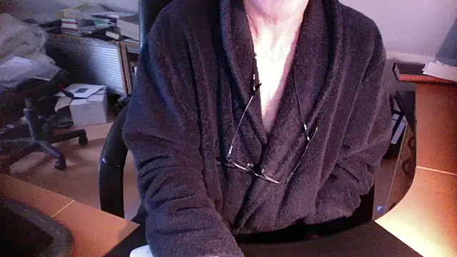 Snapshot of outlaw200 chatting on 12.29.24 outlaw200 online show from 12.29.24