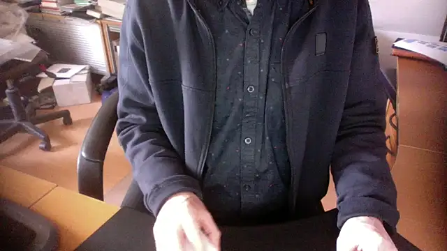 Snapshot of outlaw200 chatting on 01.07.25 outlaw200 online show from 01.07.25