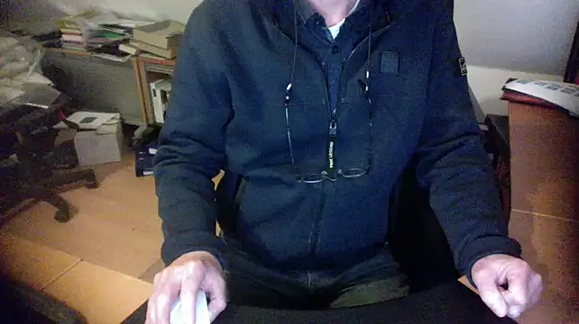 Snapshot of outlaw200 chatting on 01.07.25 outlaw200 online show from 01.07.25