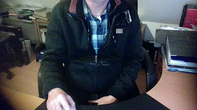 Snapshot of outlaw200 chatting on 01.13.25 outlaw200 online show from 01.13.25