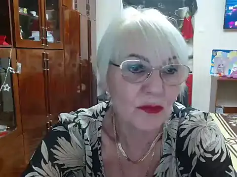 Snapshot of JenaCheim chatting on 12.13.24 JenaCheim online show from 12.13.24
