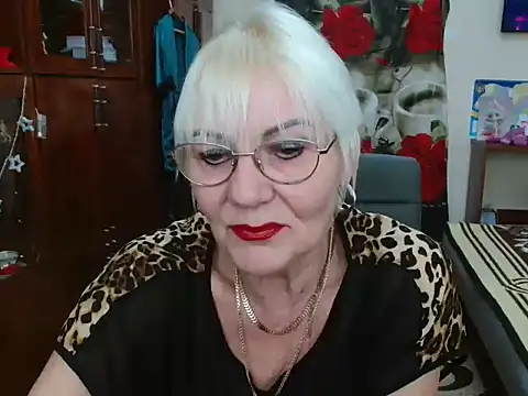 Snapshot of JenaCheim chatting on 12.18.24 JenaCheim online show from 12.18.24