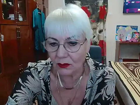 Snapshot of JenaCheim chatting on 12.19.24 JenaCheim online show from 12.19.24