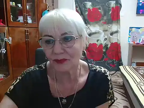 Snapshot of JenaCheim chatting on 12.19.24 JenaCheim online show from 12.19.24