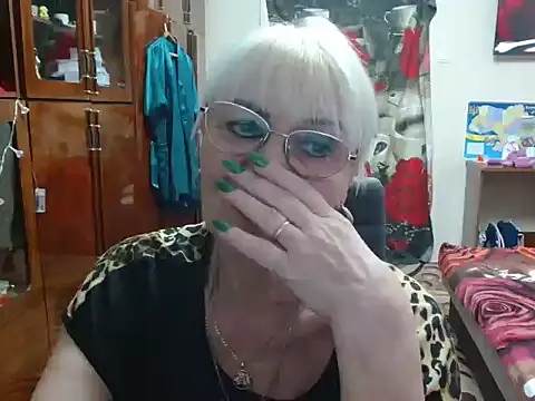 Snapshot of JenaCheim chatting on 12.28.24 JenaCheim online show from 12.28.24