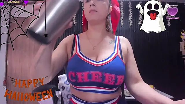 Snapshot of lalanaughty chatting on 10.31.25 lalanaughty online show from 10.31.25