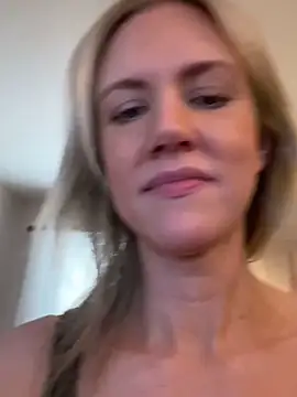 Snapshot of Kay_Cakes chatting on 12.17.25 Kay Cakes online show from 12.17.25