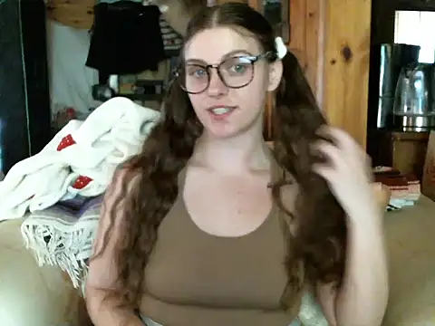 Snapshot of katie_kitten38 chatting on 04.20.26 katie kitten38 online show from 04.20.26