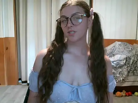 Snapshot of katie_kitten38 chatting on 06.18.26 katie kitten38 online show from 06.18.26