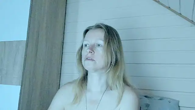 Snapshot of I_AM_MILF chatting on 07.02.26 I AM MILF online show from 07.02.26