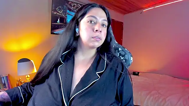 Snapshot of coraline_latin chatting on 12.21.24 coraline latin online show from 12.21.24