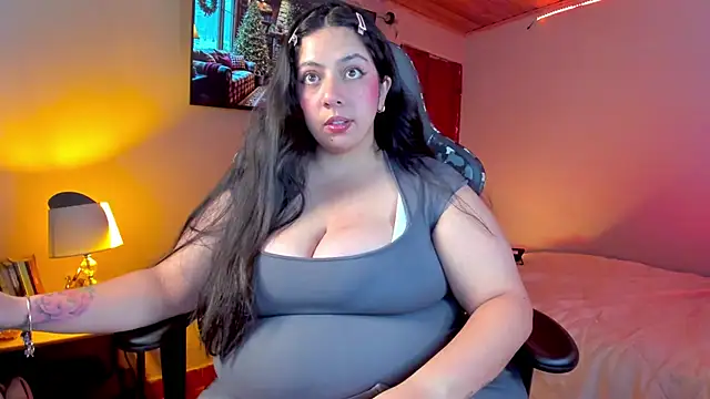 Snapshot of coraline_latin chatting on 12.26.24 coraline latin online show from 12.26.24