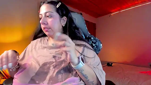 Snapshot of coraline_latin chatting on 01.04.25 coraline latin online show from 01.04.25